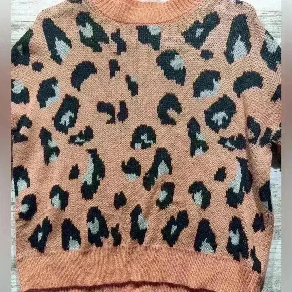 Pink Lily leopard print knitted sweater coral color women’s size Medium - Picture 3 of 7